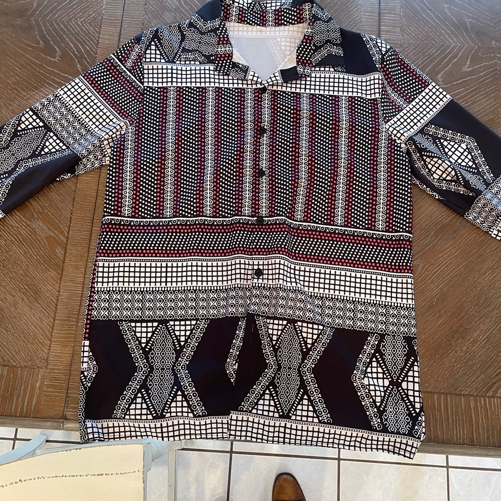VINTAGE BLACK RED AND WHITE BUTTON UP